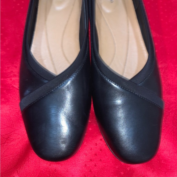 NWOT Clark’s unstructure Sz10 women’s black leather flats - Picture 2 of 7